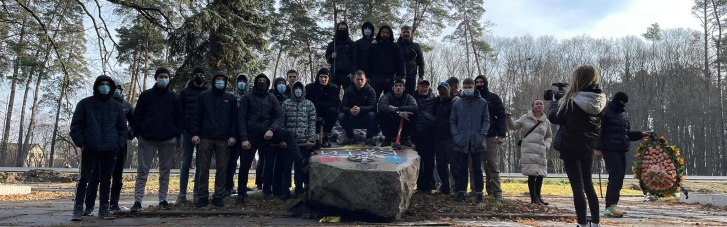 В память о жертвах Голодомора: на Киевщине снесли памятник НКВД (ФОТО, ВИДЕО)