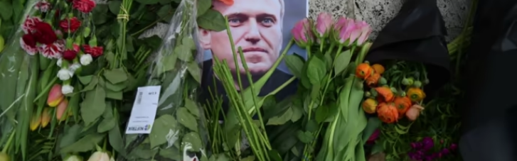 Матір Навального змогла забрати тіло сина