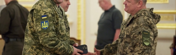 Зеленский наградил военных: Залужный стал кавалером Креста боевых заслуг (ФОТО)