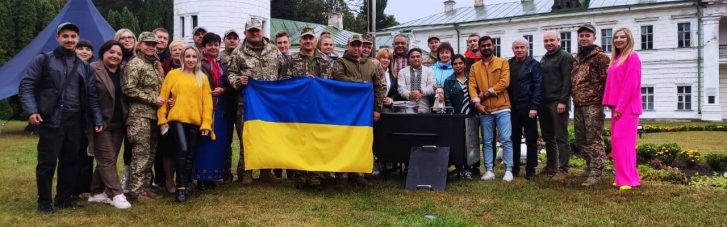 Український борщ та індійський плов приготували на одній польовий кухні на знак солідарності індусів з Україною