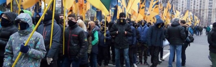 День Свободи. "Азов" відправився маршем "в гості" до Порошенко (ФОТО)