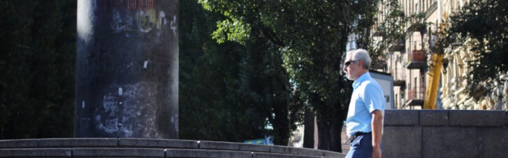 В Киеве на месте Ленина установят памятник руке