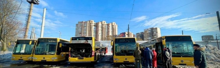 Недостаток мужчин: в Одессе на водителей автобусов начнут учить женщин
