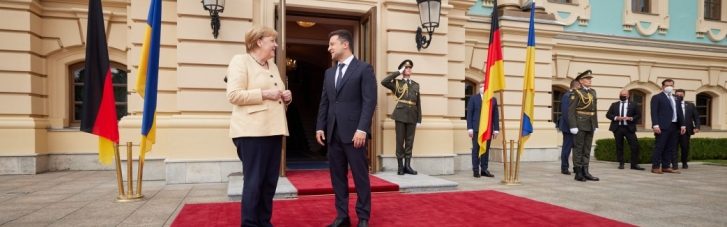 Зеленський закликав Меркель тиснути на Росію, поки нема прогресу у нормандському форматі