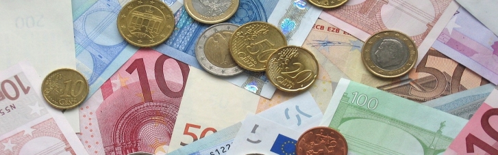 НБУ снова требует подтверждение при вывозе за границу валюты более чем на €10 тысяч