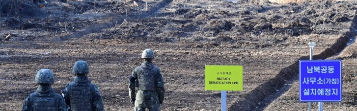 КНДР начала игнорировать звонки Южной Кореи военной линией