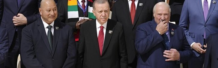 Три президенти відмовилися від спільного фото з Лукашенком у Дубаї