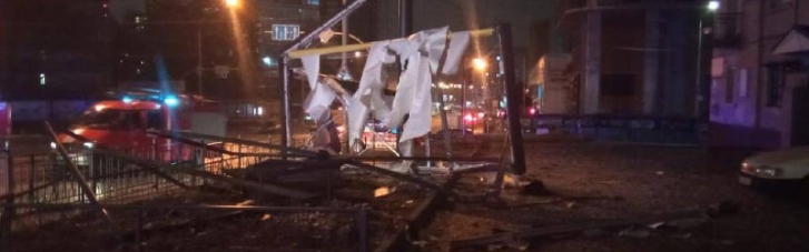 В Киеве взрыв повредил жилые здания и торговые площадки (ФОТО)