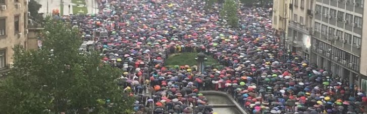 В Сербии состоялся четвертый крупный антиправительственный протест