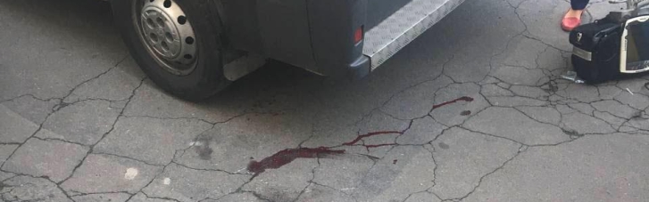 В Ровно мужчина жестоко избил сестру, а потом разбился насмерть о крышу скорой помощи (ФОТО)