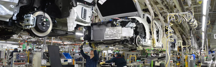 В Японии остановились все автозаводы Toyota: в чем причина
