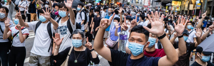 Імітація бійки. Як Лондон і Пекін воюють за жителів Гонконгу