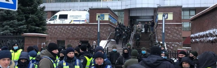 Апелляция на меру пресечения Порошенко: Власть давит на суд, все оцеплено Нацгвардией и автозаками