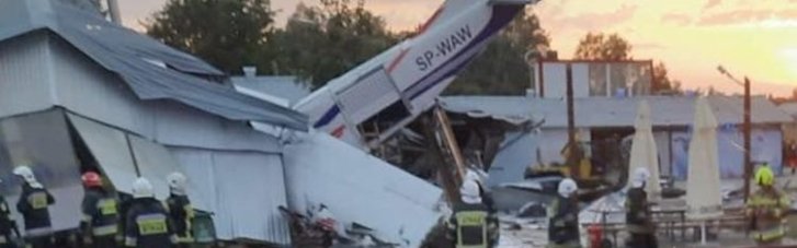 В Польше самолет упал на здание: пятеро погибших