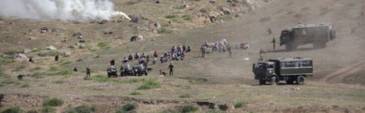 Киргизстан заявляє, що Таджикистан збирає війська до кордону, почалися обстріли