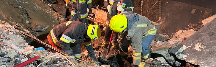 У Дніпрі завершили аварійно-рятувальні роботи на місці влучання в багатоповерхівку