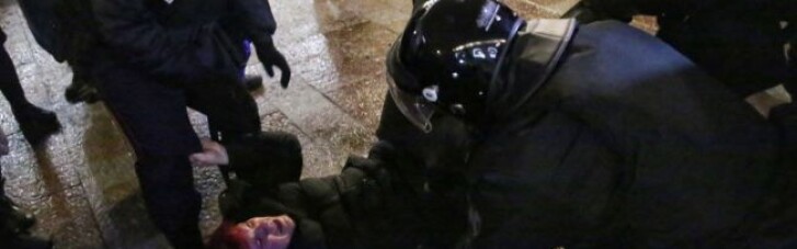 Протесты в РФ: у "Матросской тишины" ОМОН избивает митингующих ногами и дубинками