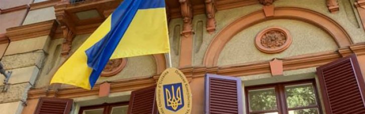 Відзавтра українські чоловіки призовного віку не зможуть отримати консульські послуги за кордоном, - ЗМІ