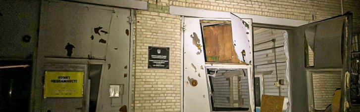 Окупанти вдарили по пожежному депо на Харківщині, частина будівлі зруйнована (ФОТО)
