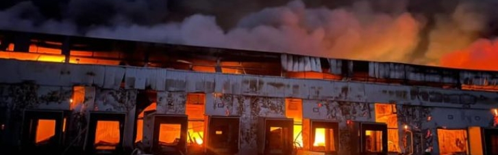 На Киевщине из-за обстрелов горят склады с боеприпасами и нефтебаза (ФОТО, ВИДЕО)