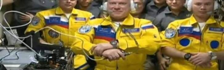 Слабоумие и отвага? Российские космонавты появились на МКС в цветах Украины (ФОТО)