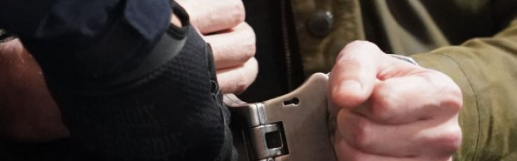 На Днепропетровщине мужчина с ножом напал на полицейских