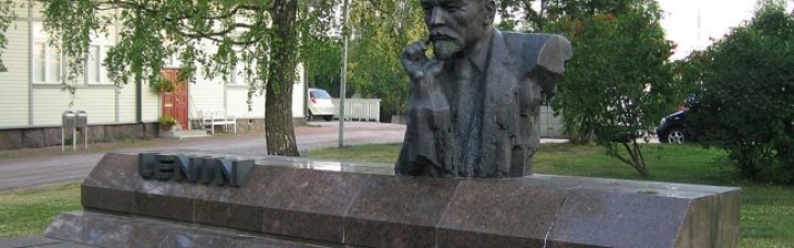 "Ленинопад": В Финляндии демонтировали последнюю статую советского вождя