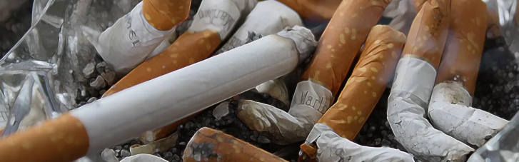 "Слуги народа" пытаются вернуть курение в общественных местах при помощи скрытой "табачной поправки"