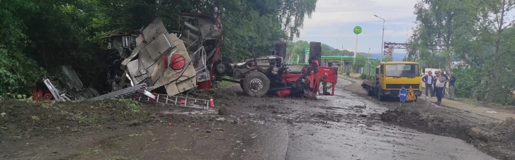 На Прикарпатье разбился пожарный автомобиль, спеша на вызов: шесть пострадавших (ФОТО)