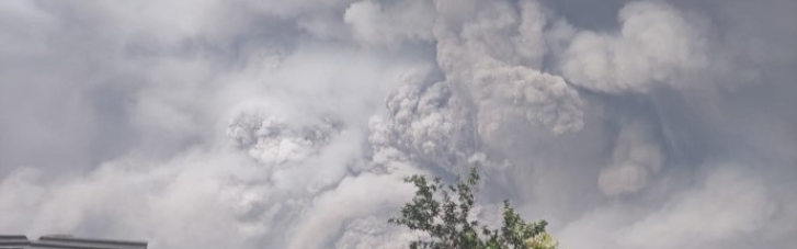 Извержение вулкана в Индонезии унесло жизни более 30 человек
