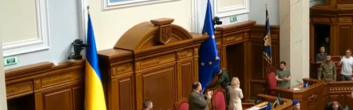 У сесійній залі Верховної Ради встановили прапор ЄС (ВІДЕО)