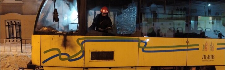 У Львові на маршруті загорівся трамвай