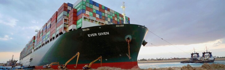 Інцидент в Суецькому каналі: з судна дістали "чорний ящик"