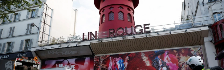 В Париже обрушились лопасти ветряной мельницы легендарного кабаре "Мулен Руж" (ФОТО)