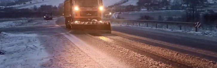У Тернополі через негоду стоять тролейбуси, в області випало до 20 см снігу (ВІДЕО)
