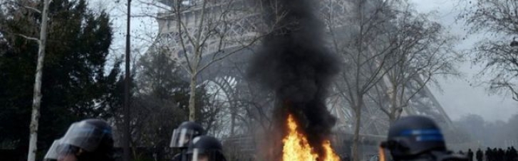 Новорічна ніч у Франції: Хулігани спалили понад 870 автомобілів (ВІДЕО)