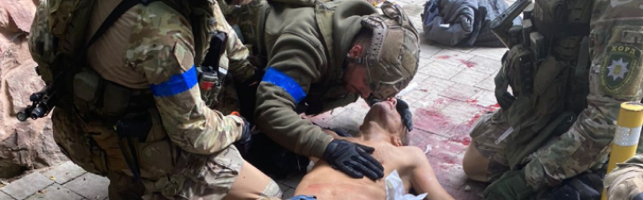 В Черновцах правоохранители во время задержания ранили убийцу патрульной: он скончался (ФОТО)