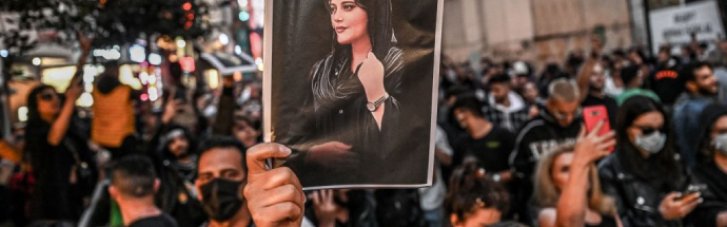 Компроміс з протестувальниками? Іран скасує "поліцію моралі" і перегляне законодавство про хіджаби