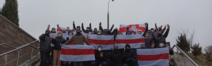 Акція солідарності в Мінську: в місті військова техніка, є затримані (ФОТО, ВІДЕО)