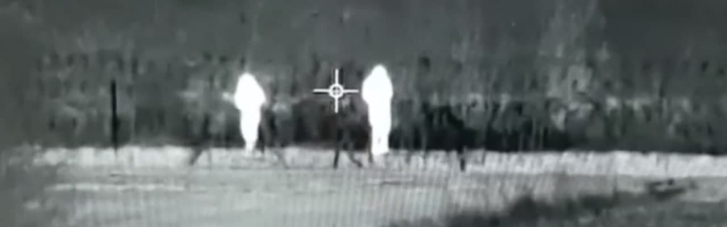 У Польщі показали відео, на якому білоруські спецслужби зрізають загородження та кидають каміння у прикордонників