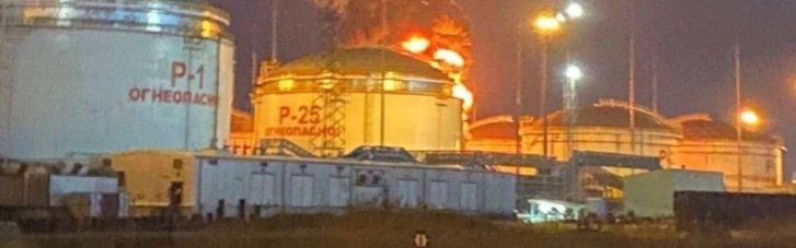 Очередной хлопок в России: В порту Тамани горит резервуар с нефтепродуктами