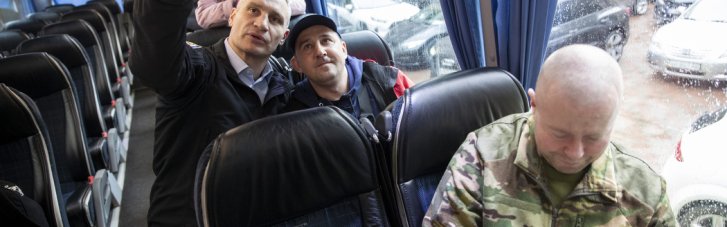 Первые 13 украинских защитников отправились в Берлин, где им установят современные инновационные протезы, — Кличко