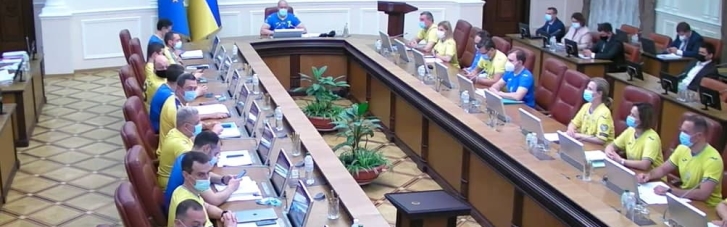 Урядовці прийшли на засідання Кабміну в формі збірної України (ФОТО, ВІДЕО)