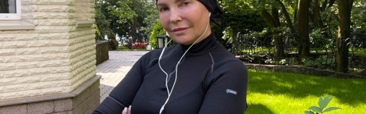 Вся в черном и среди цветов. Тимошенко удивила "траурным нарядом" (ФОТО)