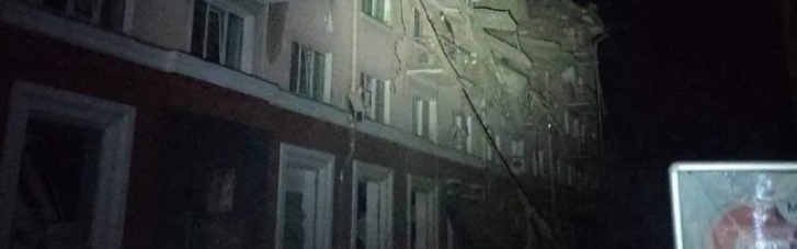 Окупанти розбомбили готель "Україна" в центрі Чернігова (ФОТО)