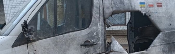 Біля Бахмута росіяни розстріляли мікроавтобус польських волонтерів: є поранені