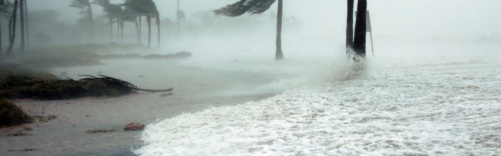 Швидкість вітру — до 175 км/год: на Індію обрушився потужний циклон