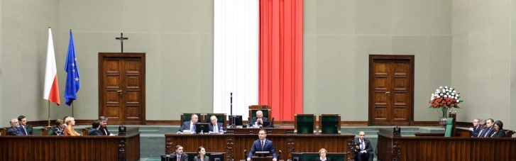 ЕК просит суд ввести санкции против Польши из-за судебной реформы