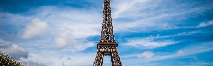 У Парижі евакуювали людей з Ейфелевої вежі через "мінування"