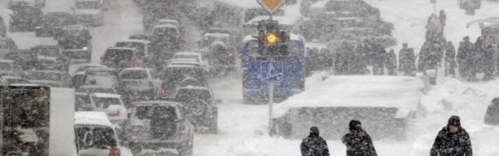 В Киеве из-за снегопадов на два дня закрывают школы и садики